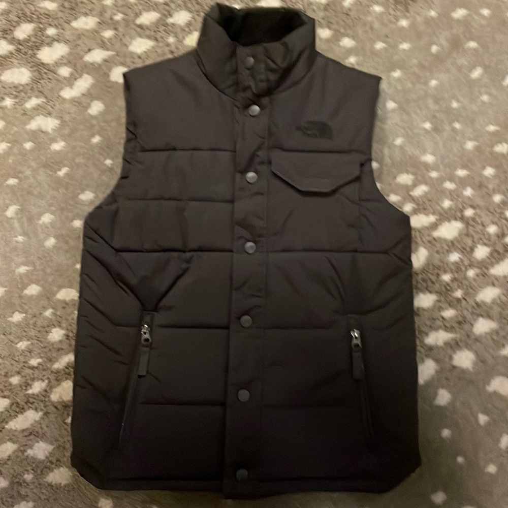 The North Face Boys’ Puffer Vest - Size M (10-12) - Charcoal Gray color.